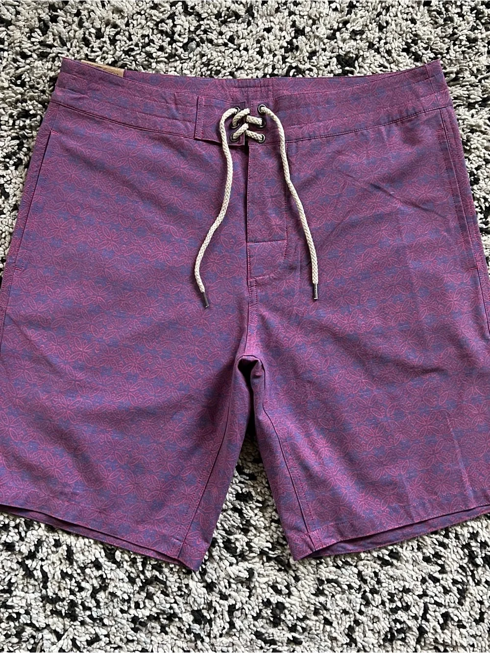 Faherty Biarritz Board Shorts Light Red Blue 9” Inseam Quick Dry Men’s Size 32